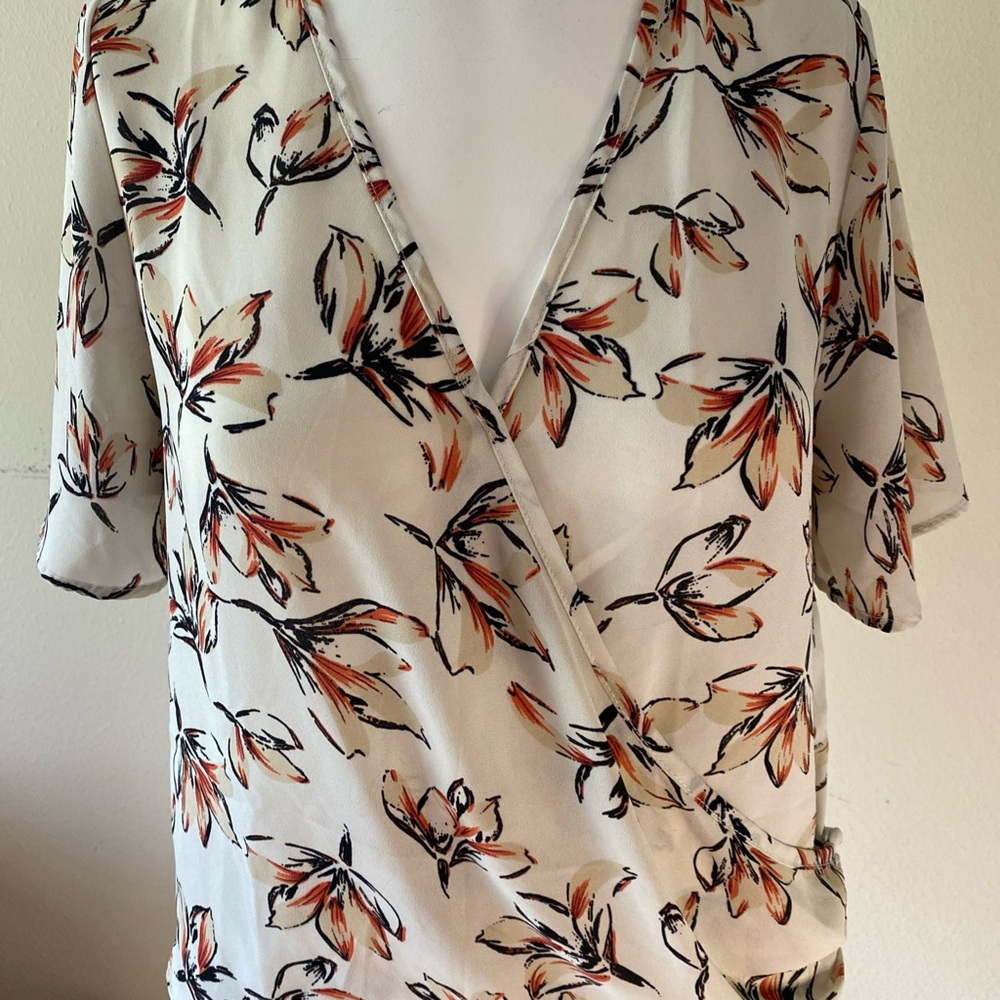 Sienna Sky Cream and Brown Short Sleeve Wrap Blouse XS (G2)
